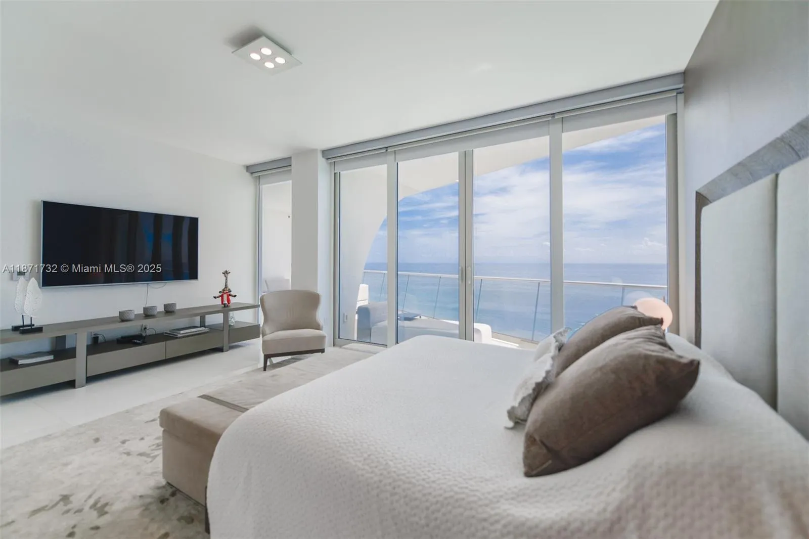 16901 Collins Ave, #4005