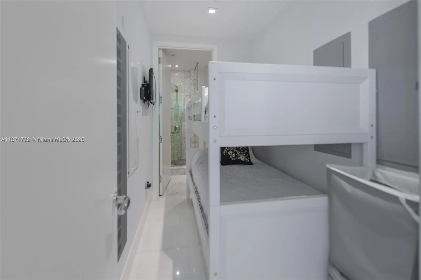 16901 Collins Ave, #4005