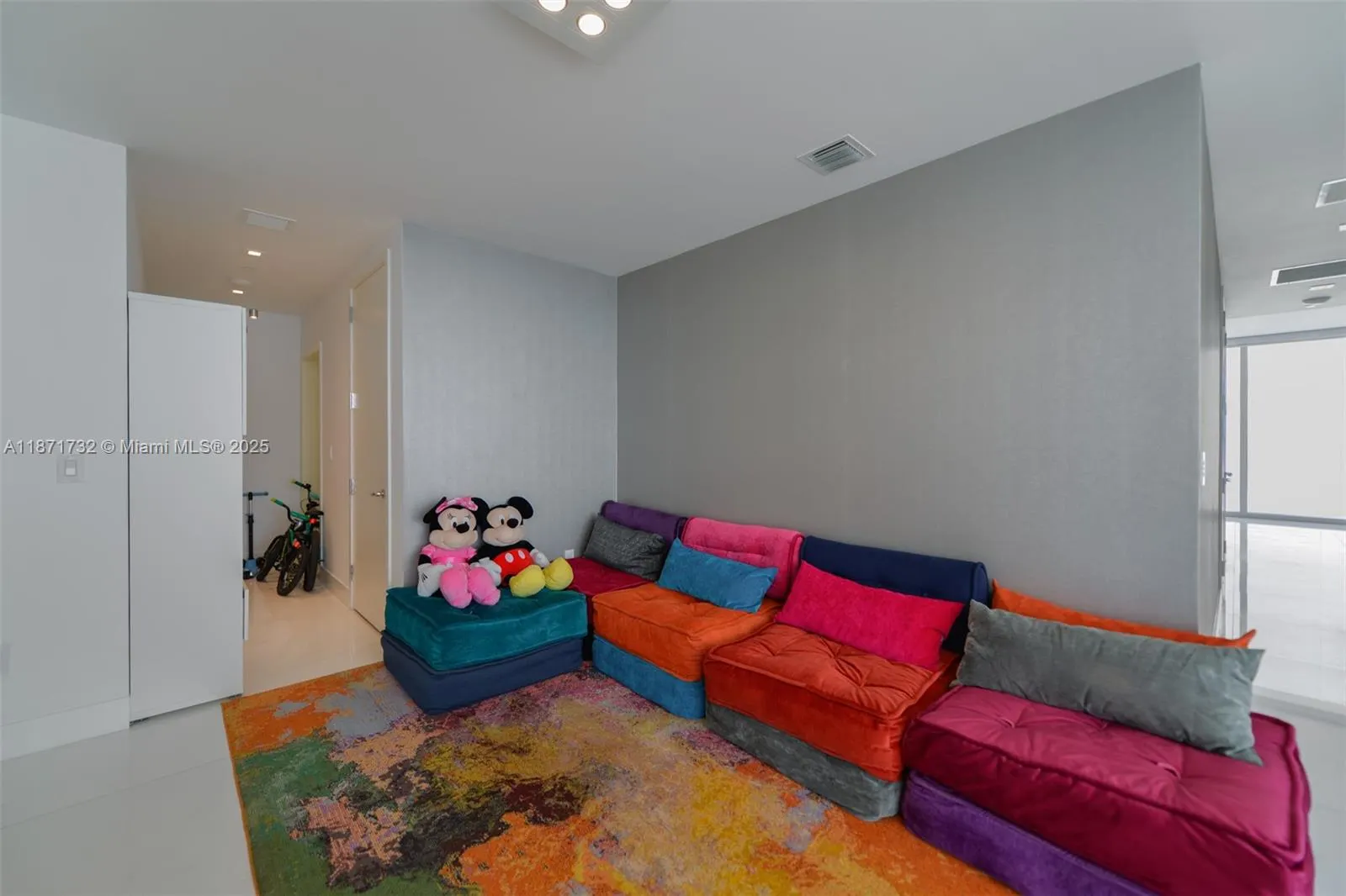 16901 Collins Ave, #4005