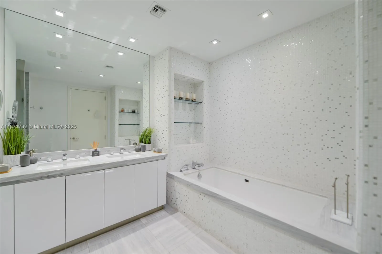 16901 Collins Ave, #4005