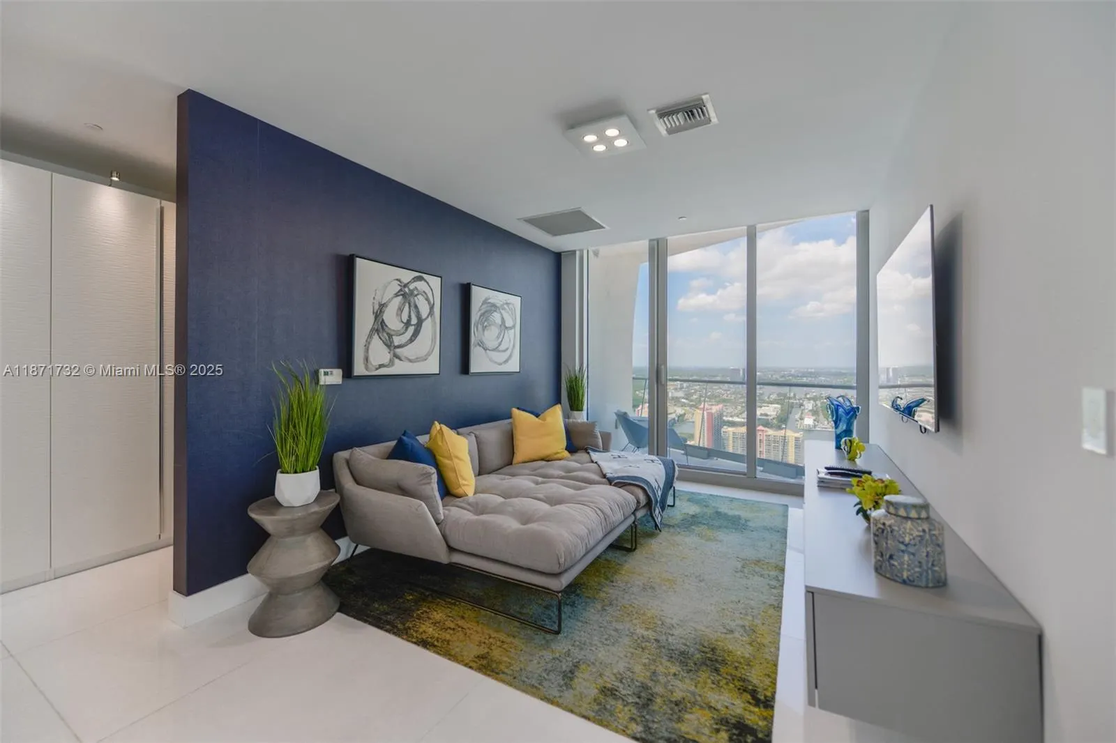 16901 Collins Ave, #4005