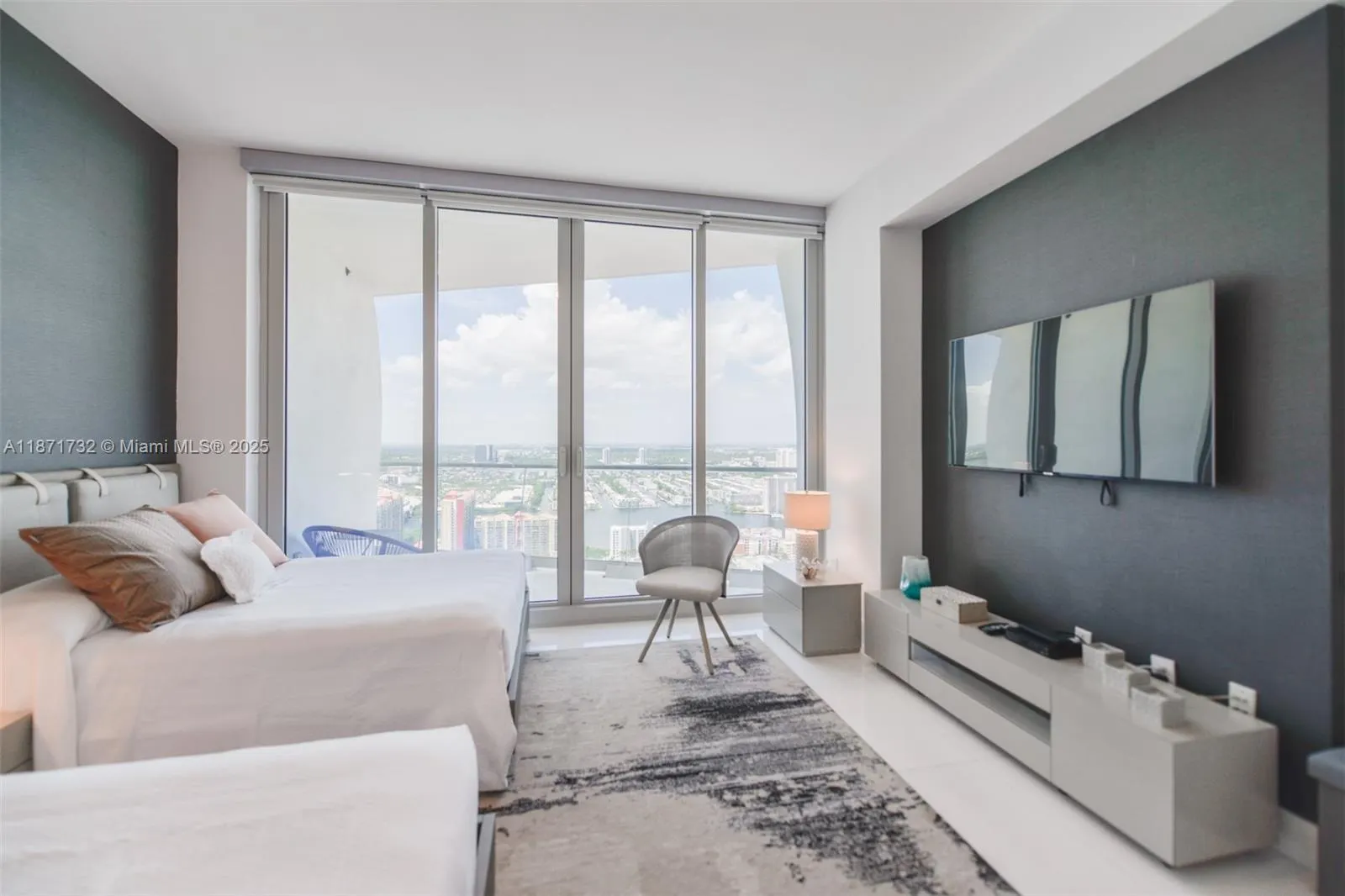 16901 Collins Ave, #4005