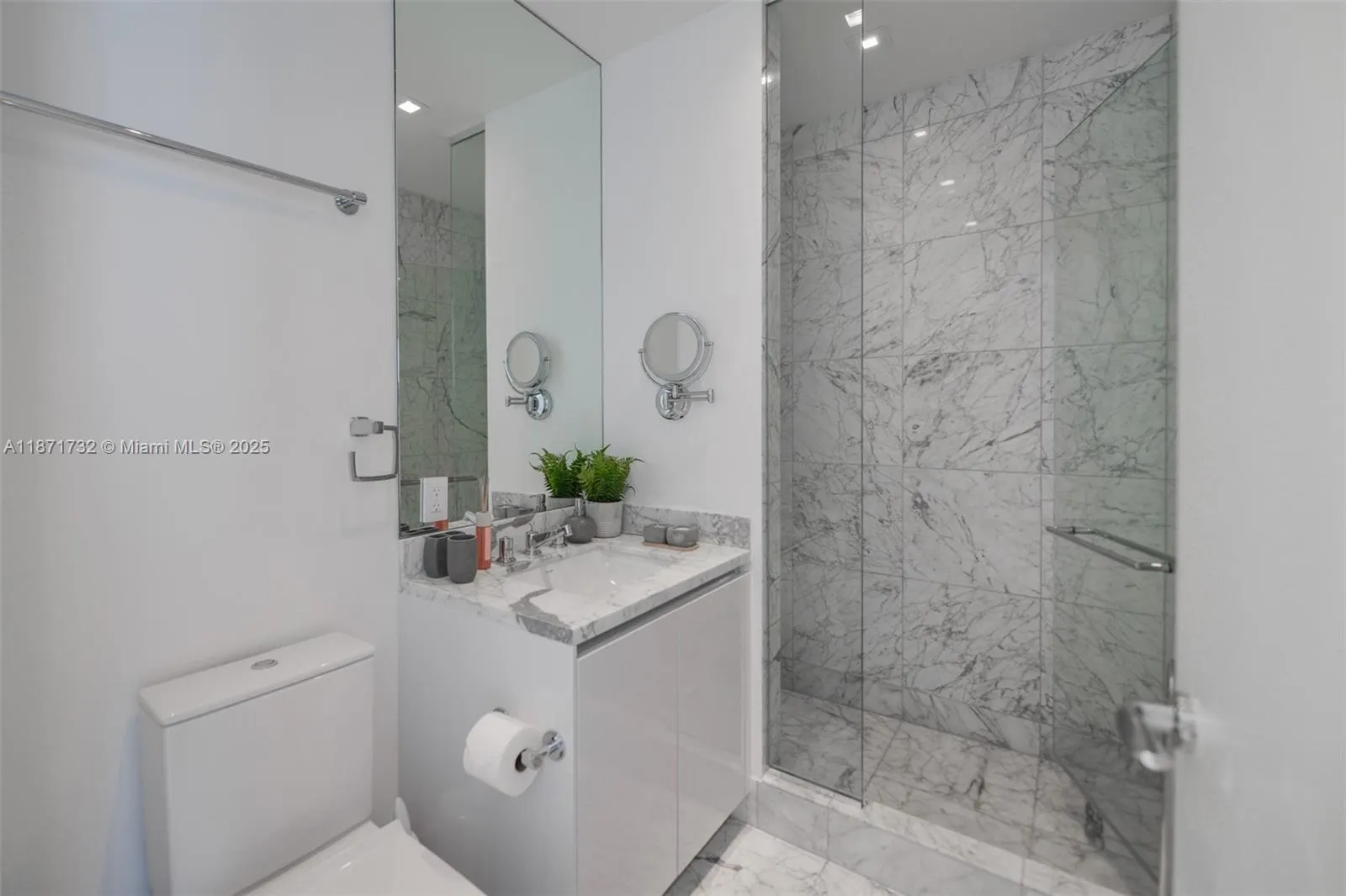16901 Collins Ave, #4005