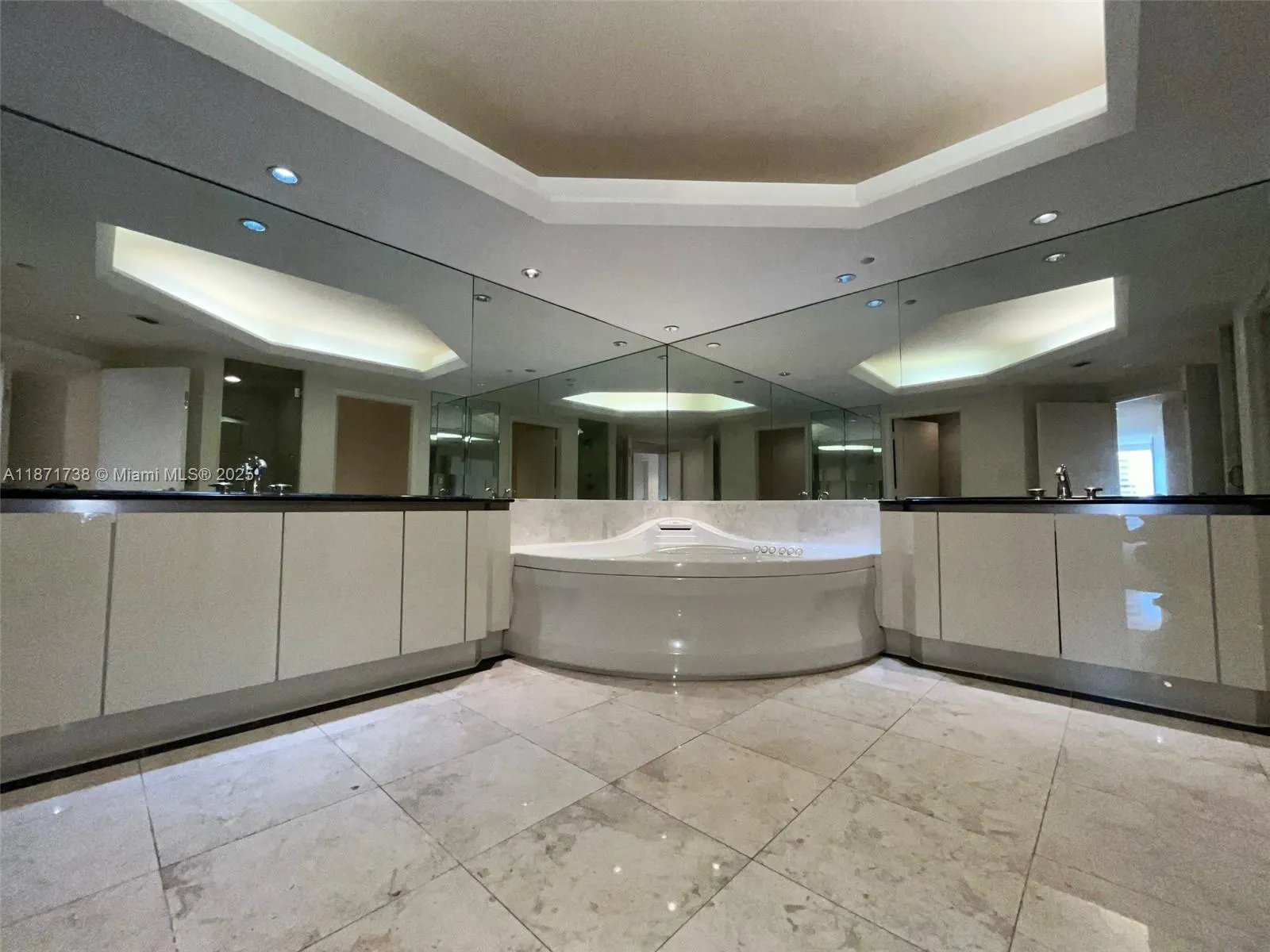 2600 Island Blvd, #1503