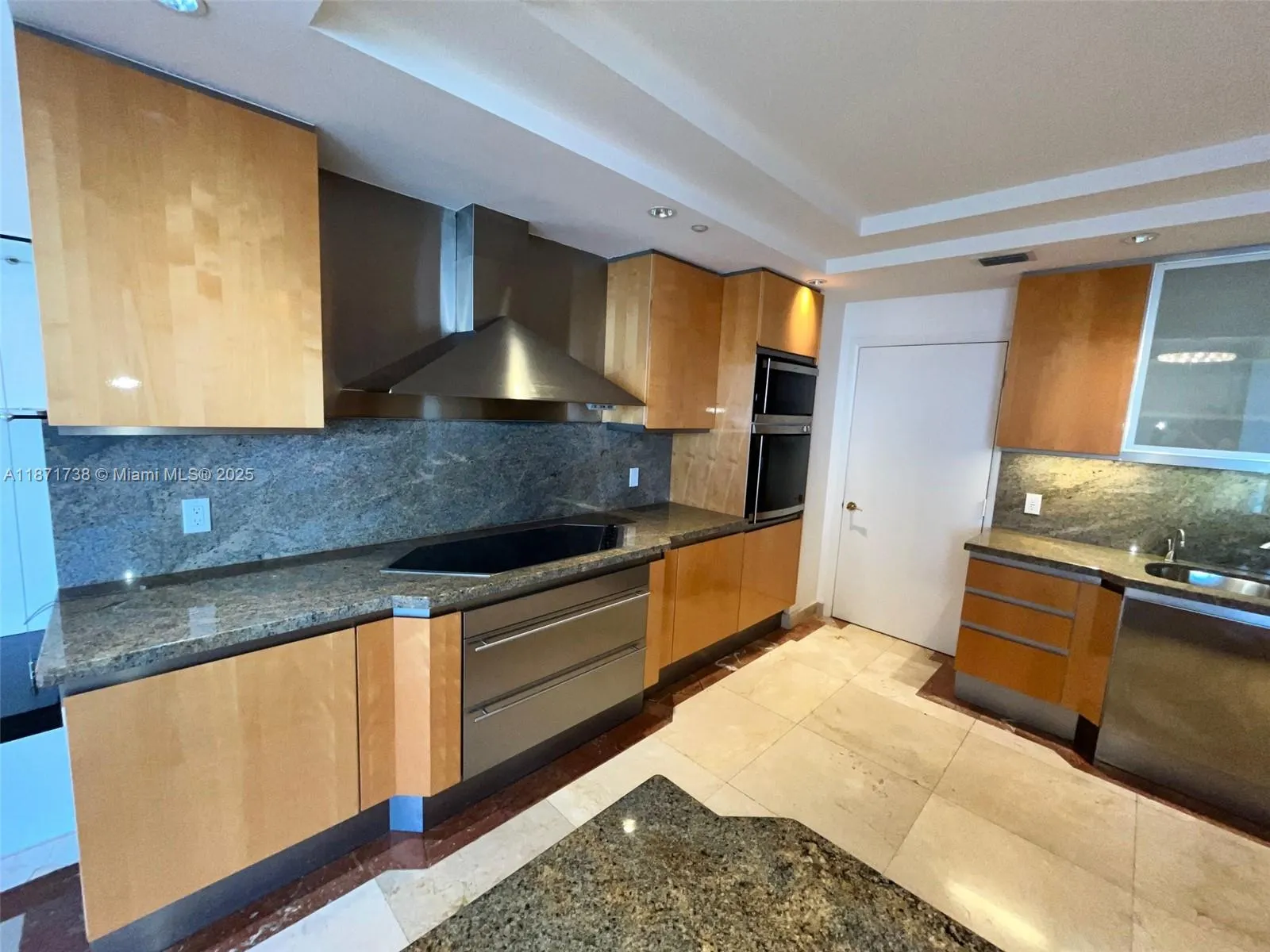2600 Island Blvd, #1503
