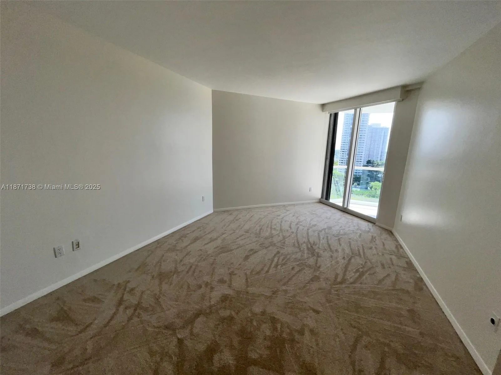 2600 Island Blvd, #1503