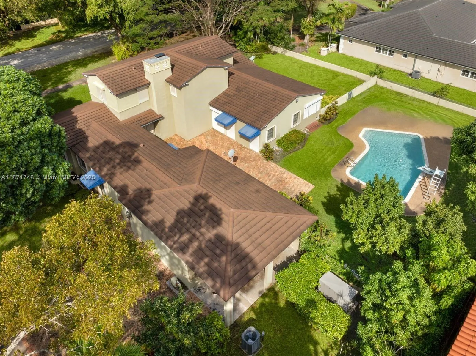 3015 Granada Blvd