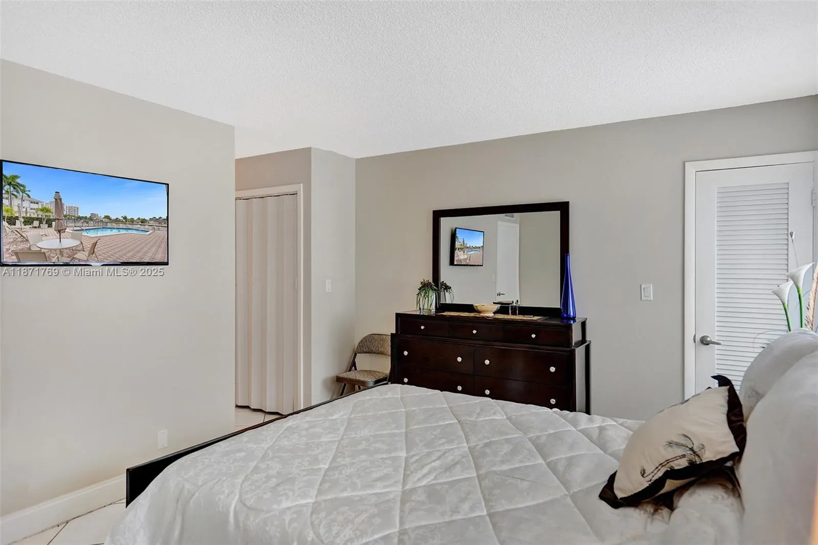 3113 S Ocean Dr, #404