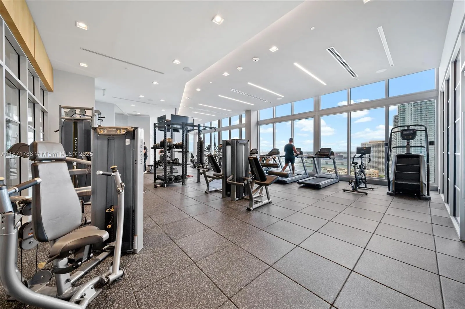 2150 N Bayshore Dr, #1009