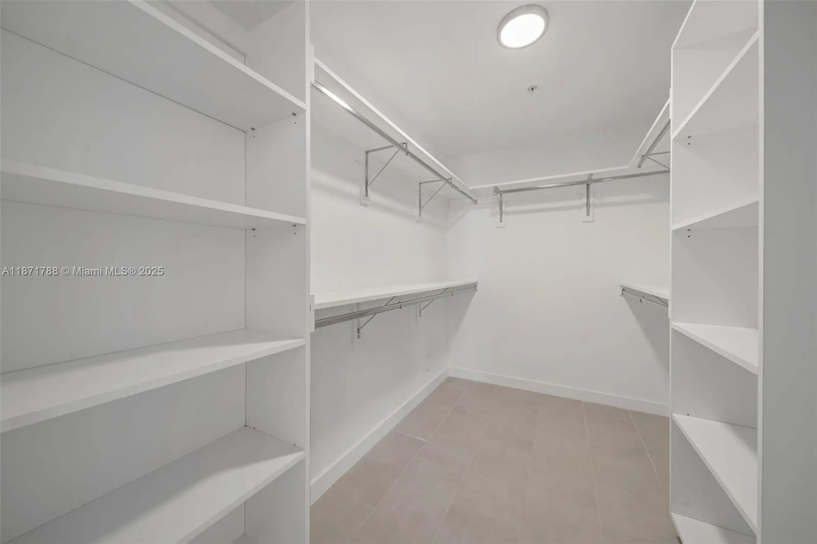 2150 N Bayshore Dr, #1009
