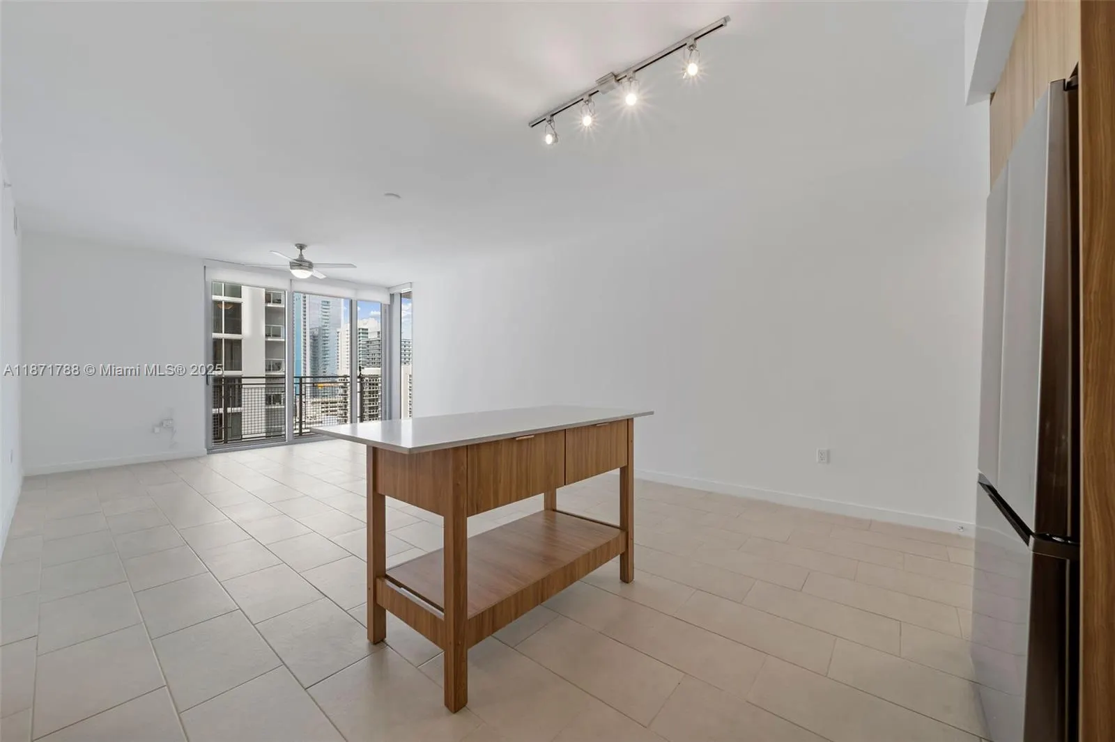 2150 N Bayshore Dr, #1009