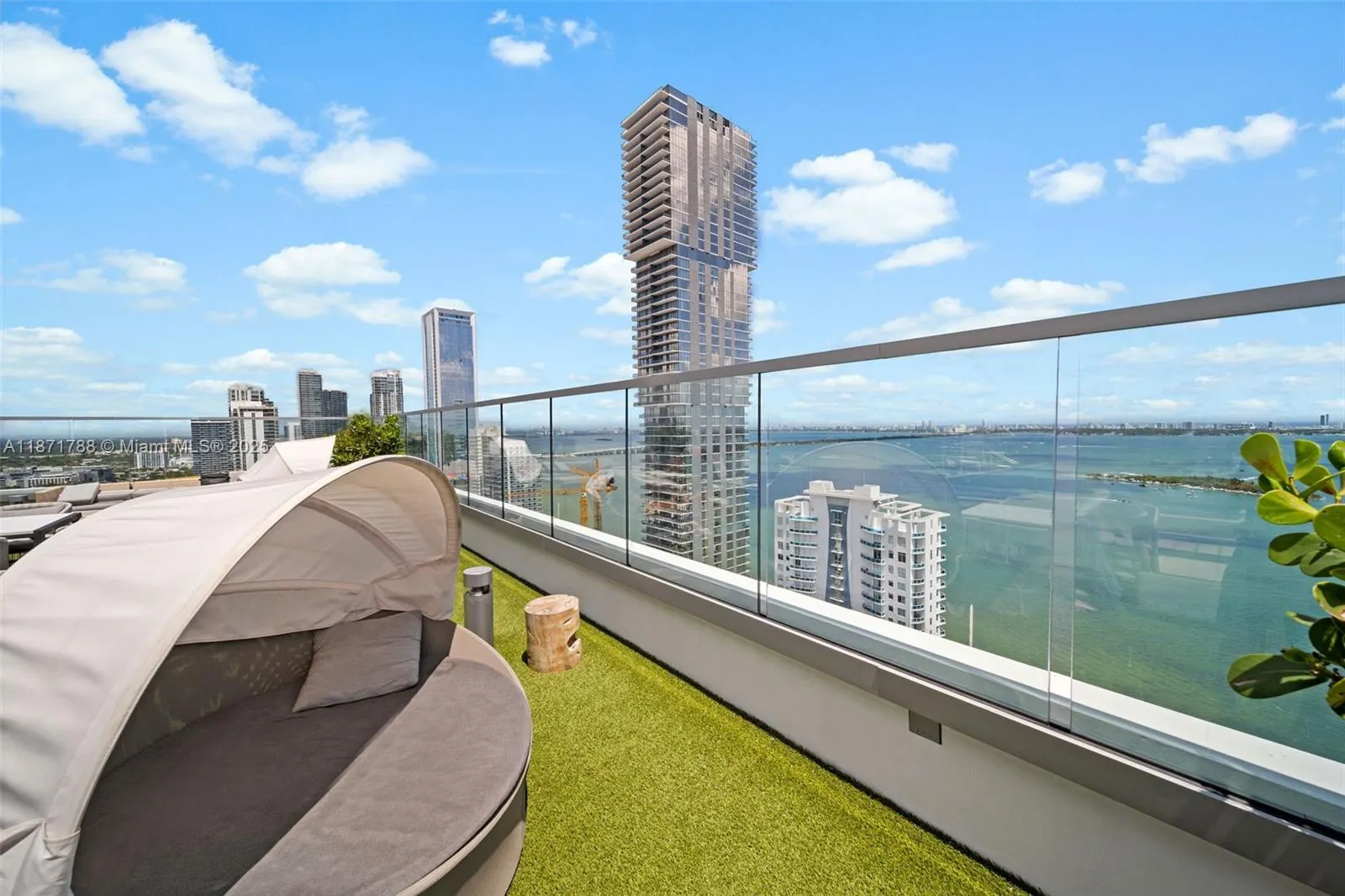 2150 N Bayshore Dr, #1009