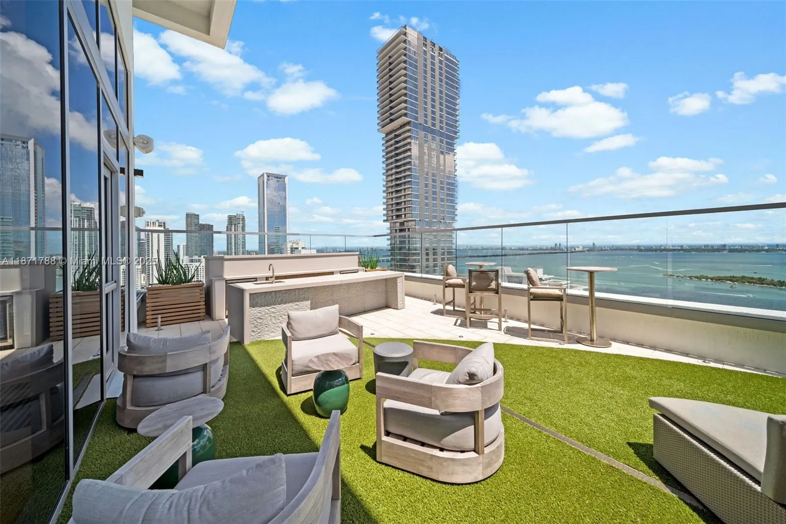 2150 N Bayshore Dr, #1009