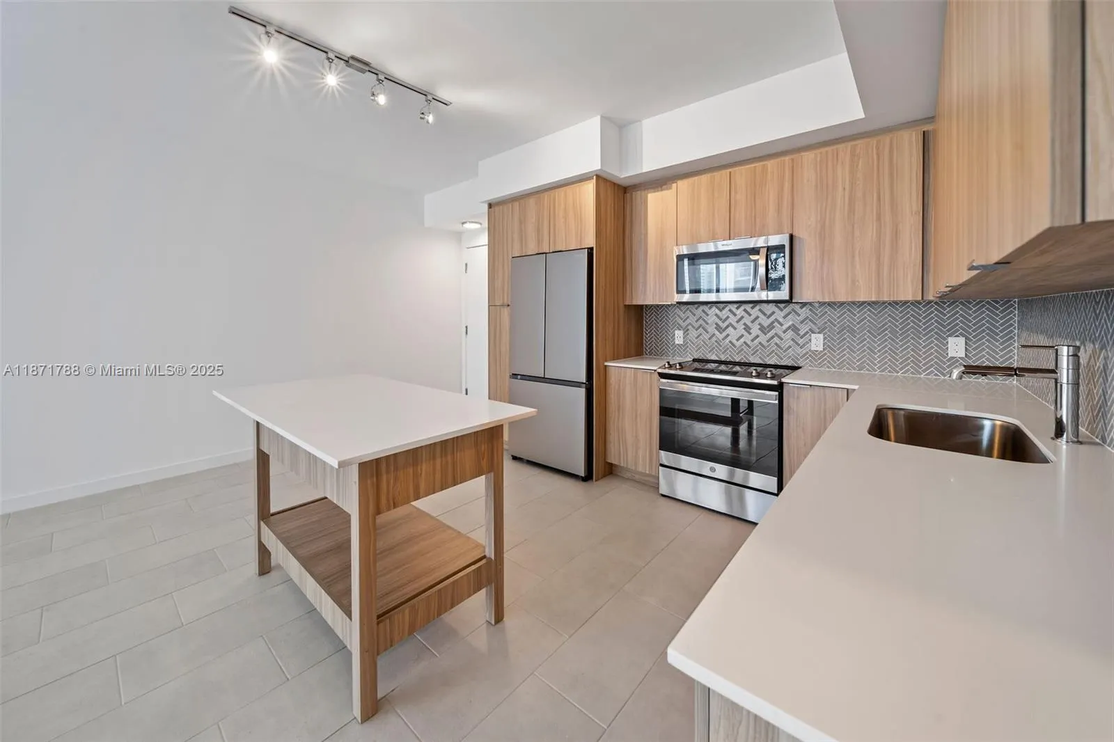 2150 N Bayshore Dr, #1009