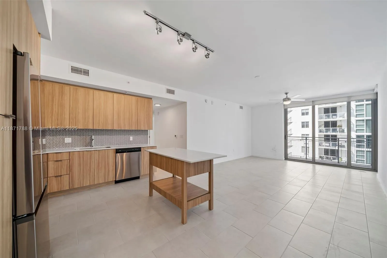 2150 N Bayshore Dr, #1009