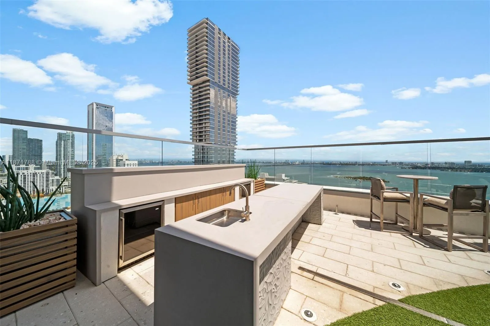 2150 N Bayshore Dr, #1009