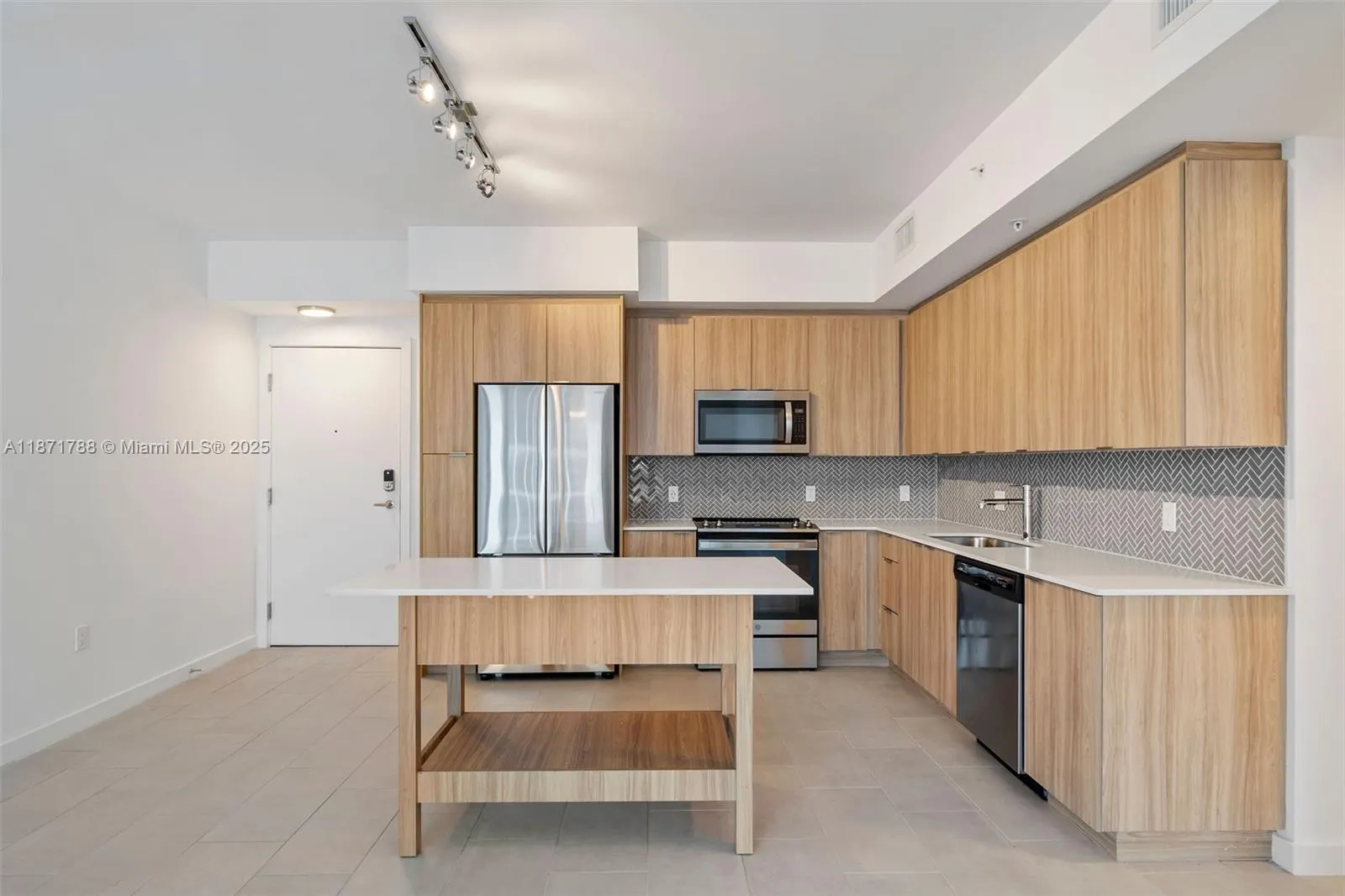 2150 N Bayshore Dr, #1009