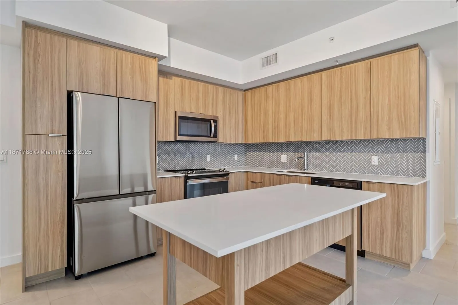 2150 N Bayshore Dr, #1009