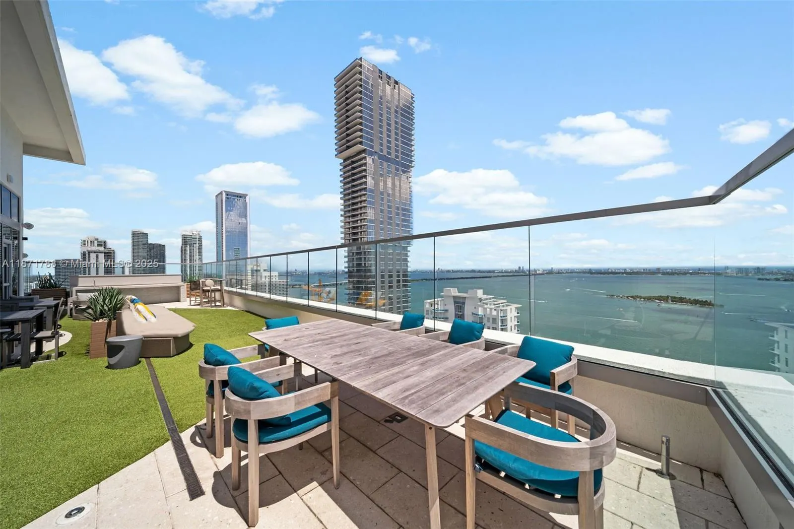 2150 N Bayshore Dr, #1009