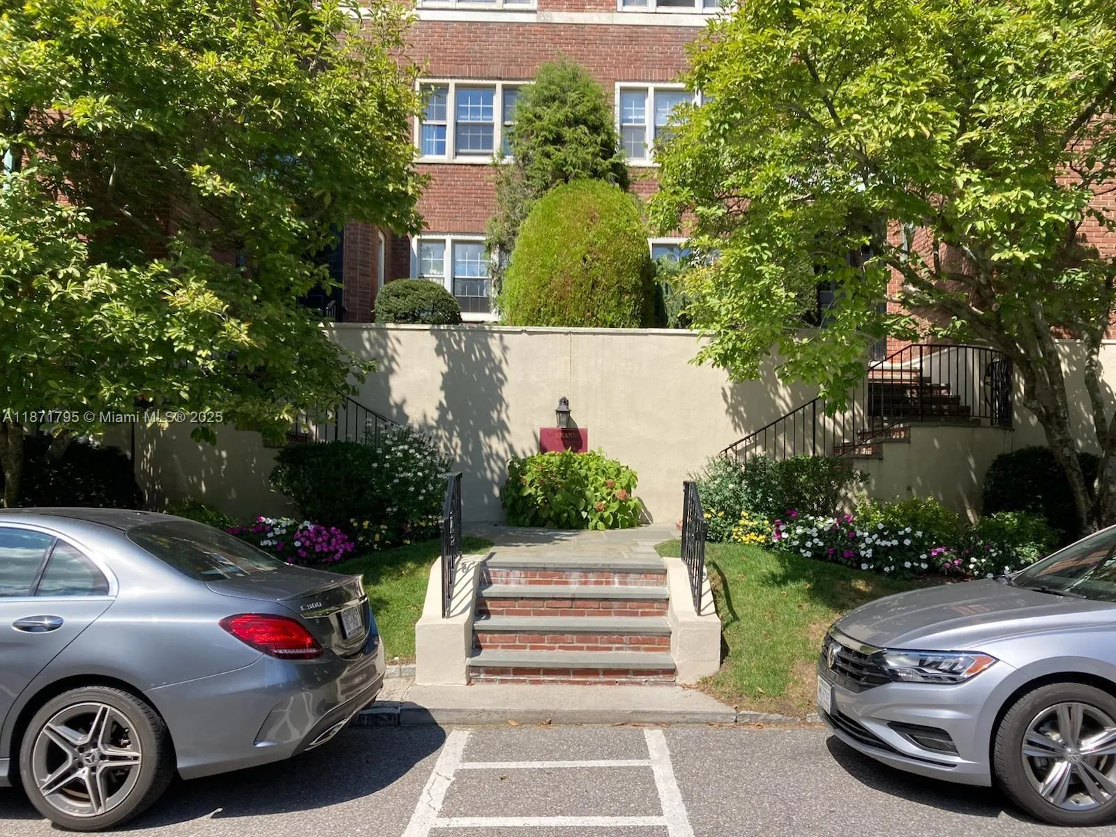 1 Chateaux Circle, #1D