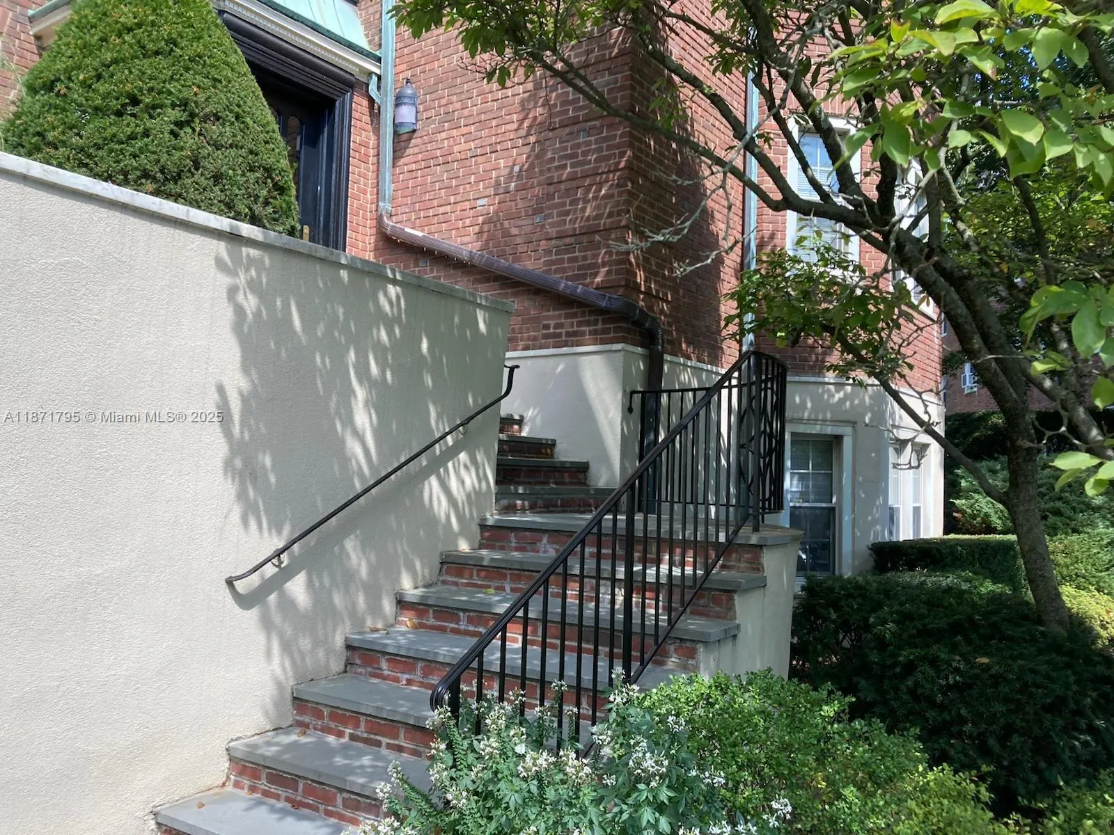 1 Chateaux Circle, #1D