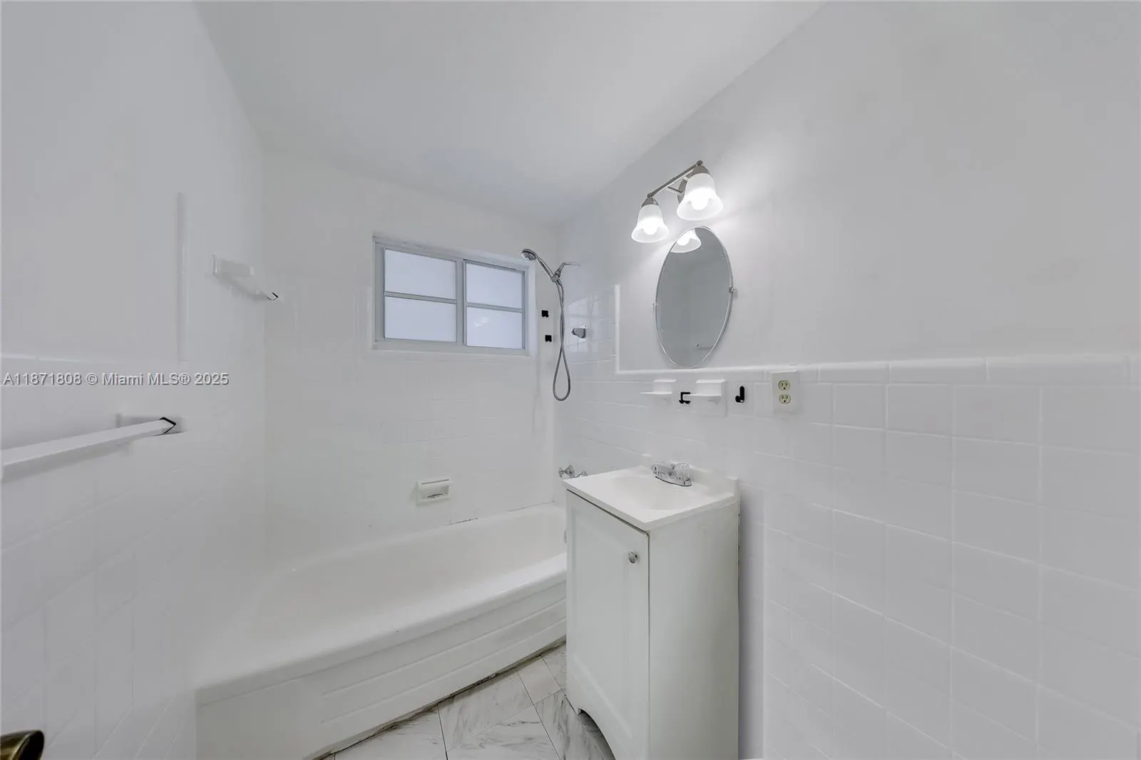 6930 Rue Versailles, #11