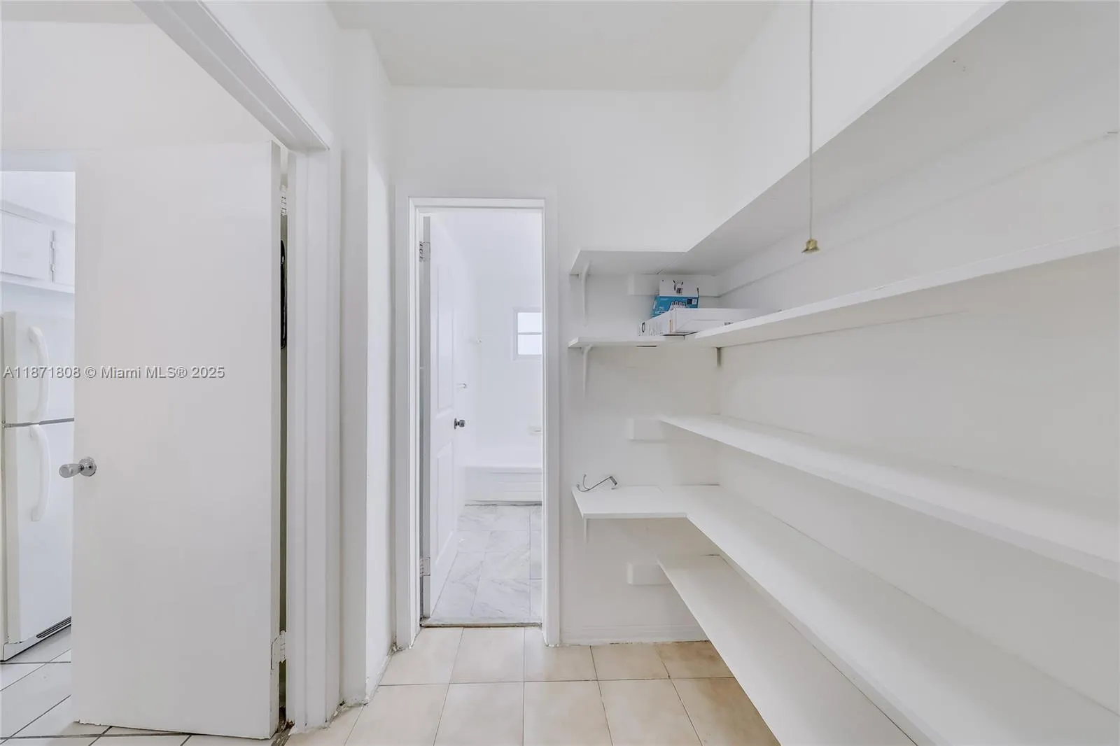 6930 Rue Versailles, #11
