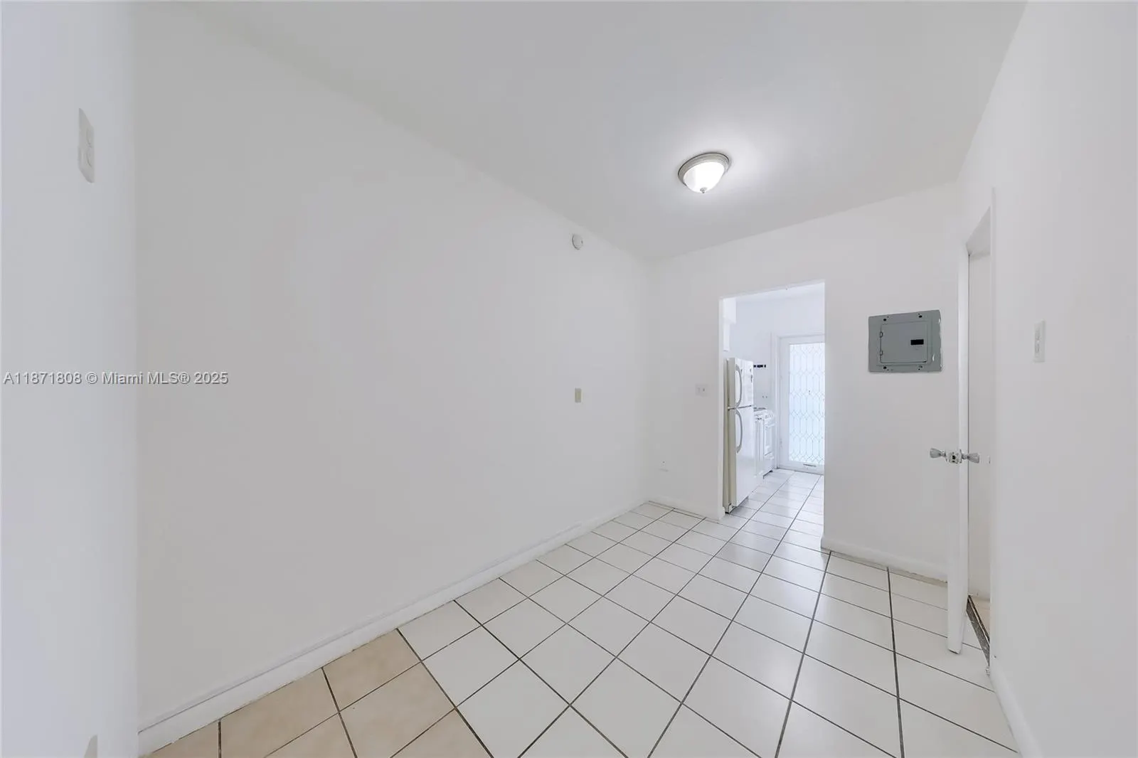 6930 Rue Versailles, #11