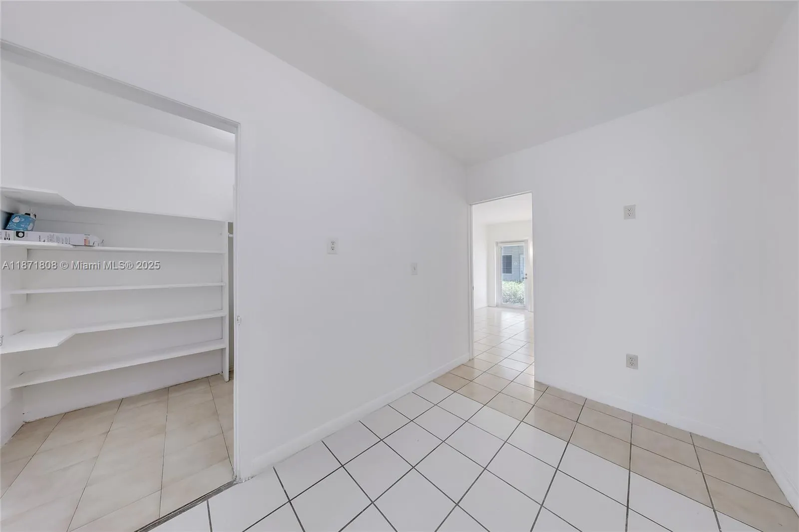 6930 Rue Versailles, #11