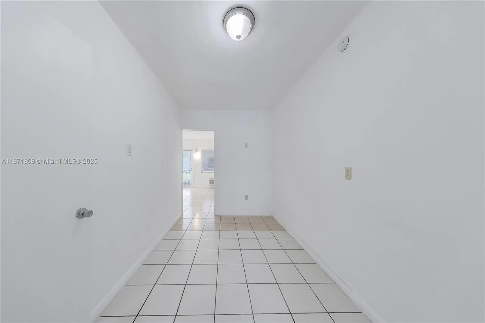 6930 Rue Versailles, #11