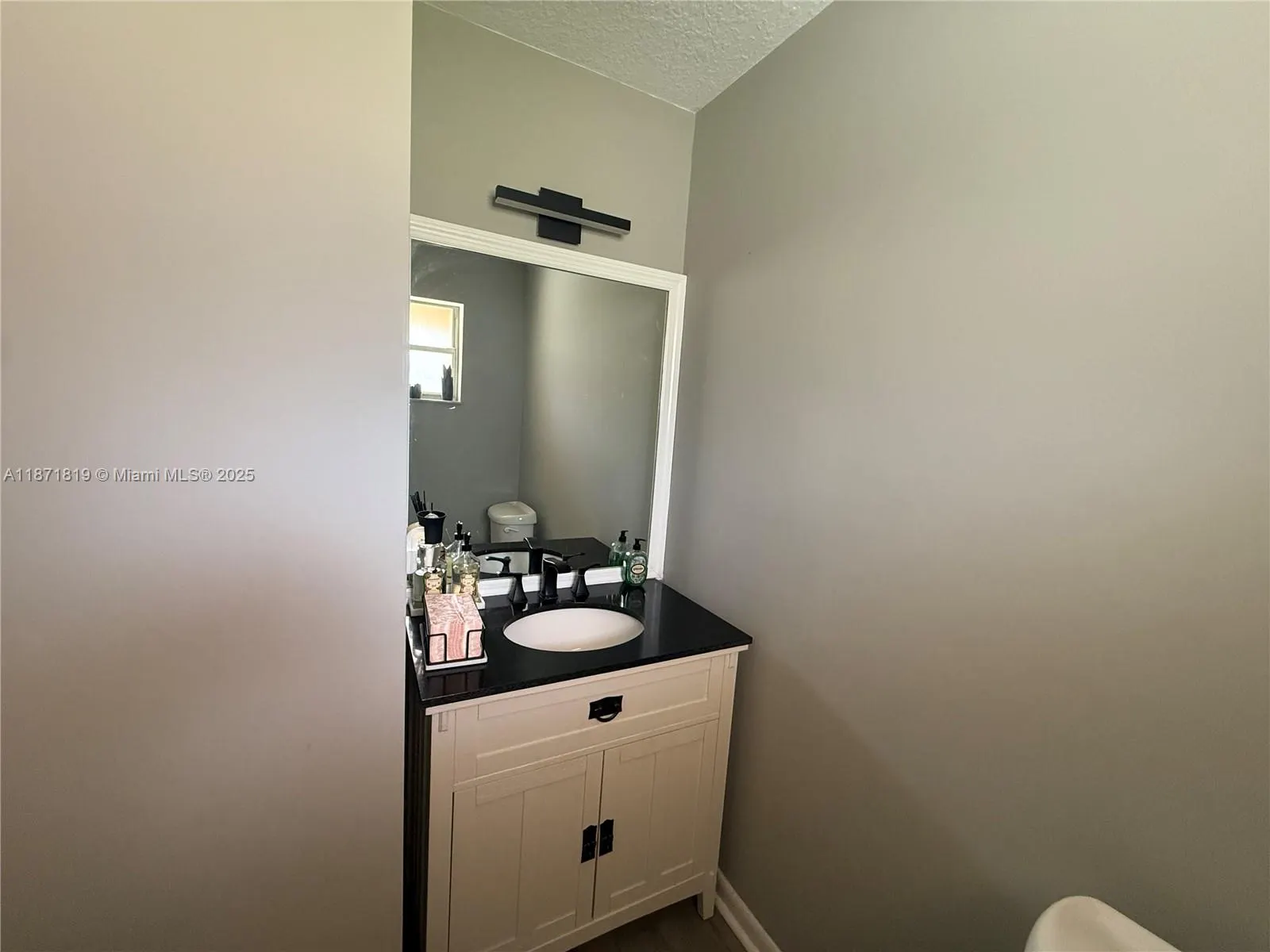 1054 SE 6th Ct