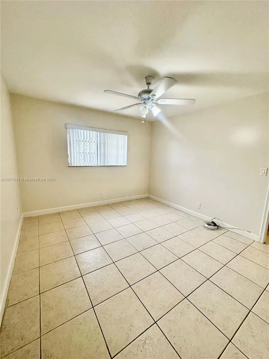 300 NE 12th Ave, #101