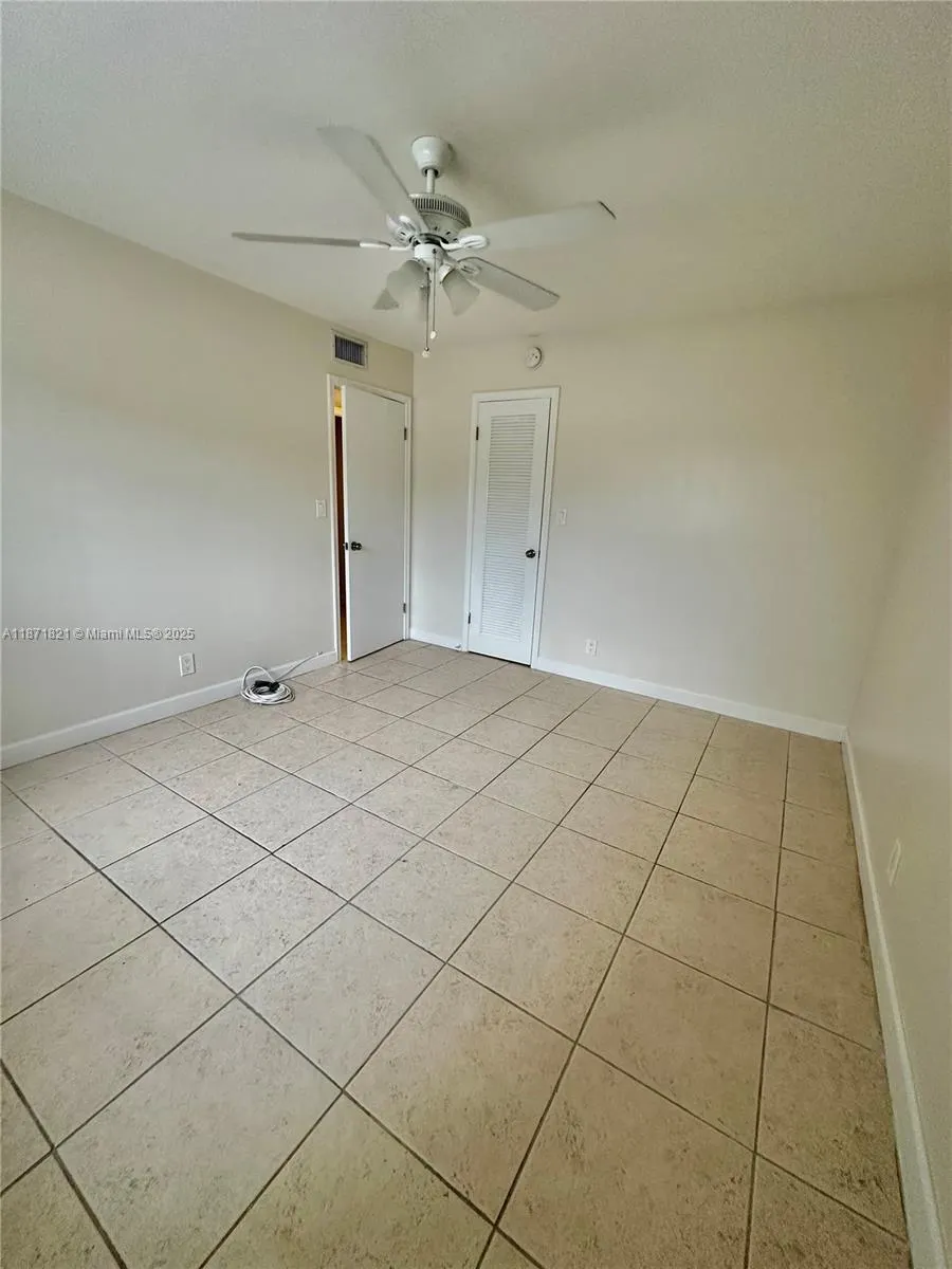 300 NE 12th Ave, #101
