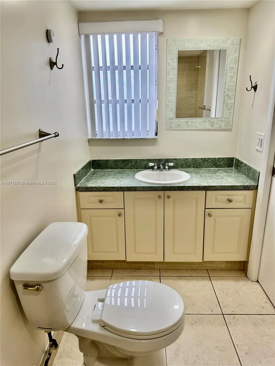 300 NE 12th Ave, #101