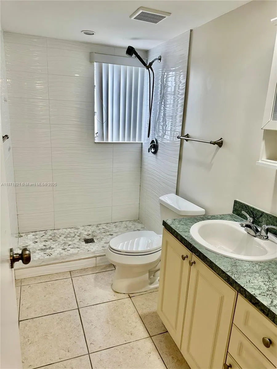 300 NE 12th Ave, #101