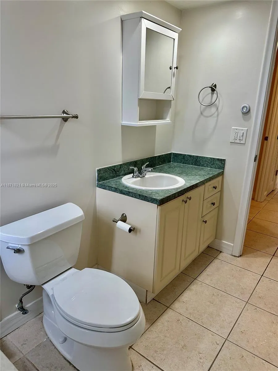 300 NE 12th Ave, #101