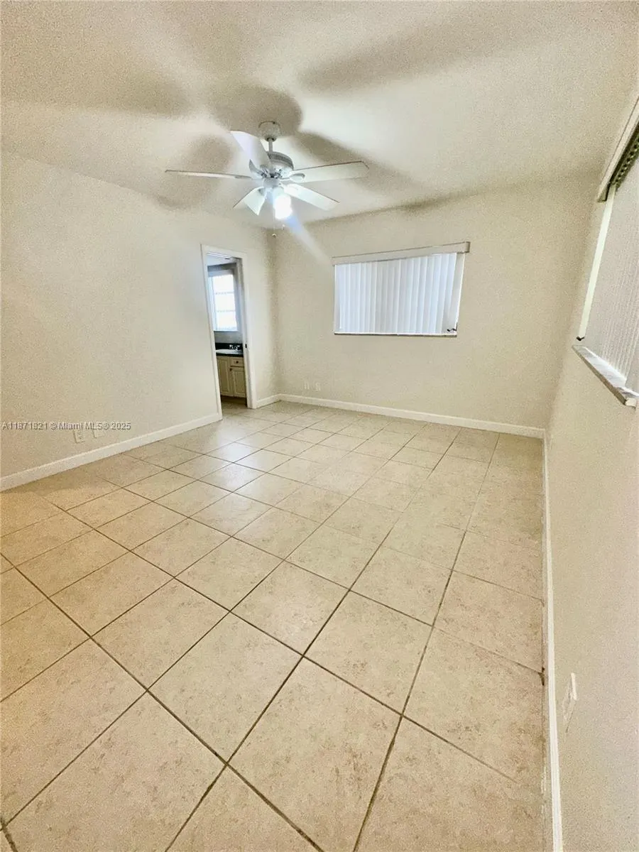300 NE 12th Ave, #101