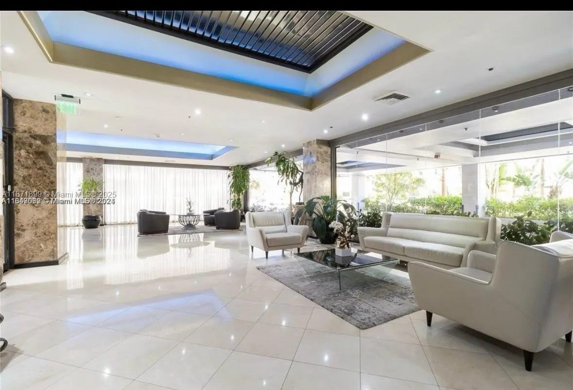 8877 Collins Ave, #506