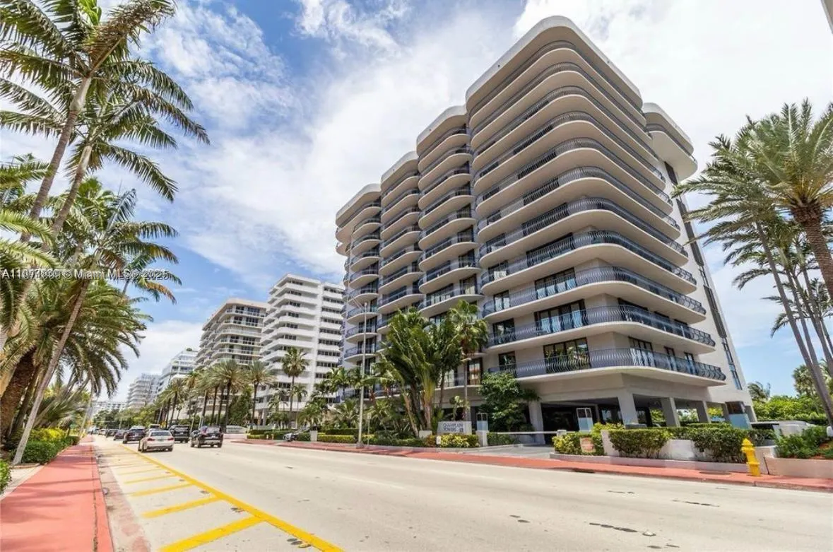 8877 Collins Ave, #506