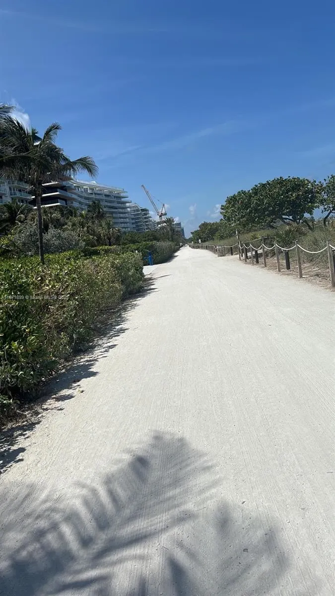 8877 Collins Ave, #506