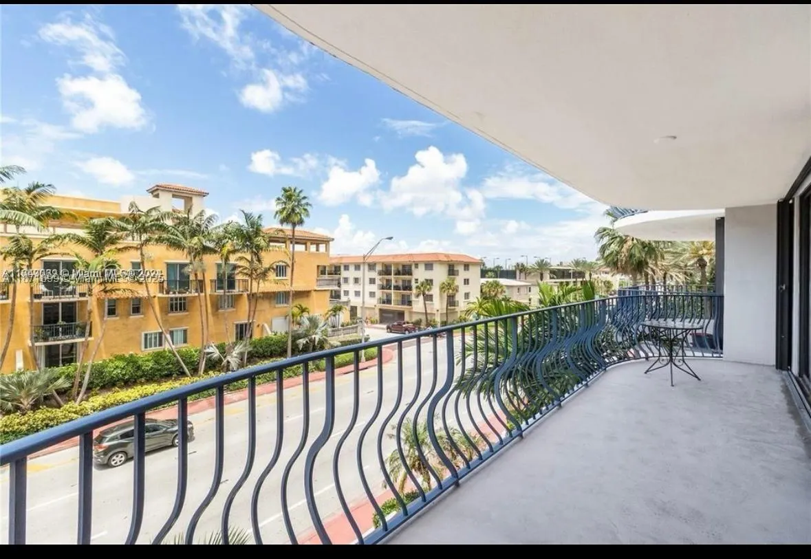 8877 Collins Ave, #506