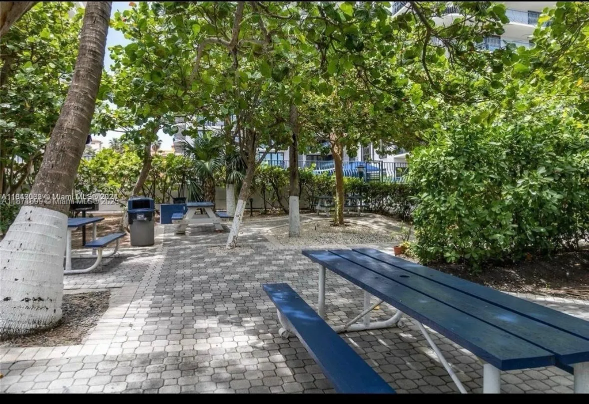 8877 Collins Ave, #506