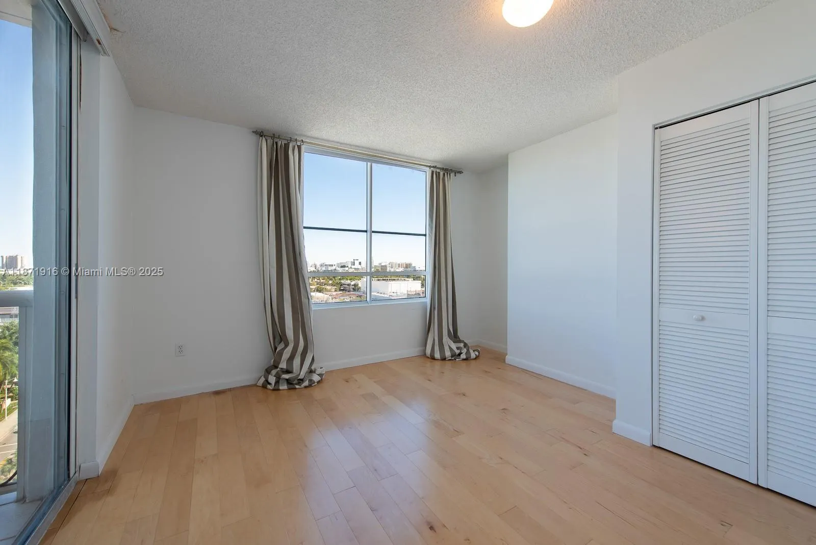 1900 Sunset Harbour Dr, #1205/7