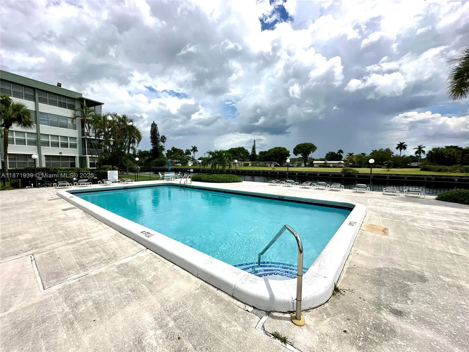 2771 Taft St, #302
