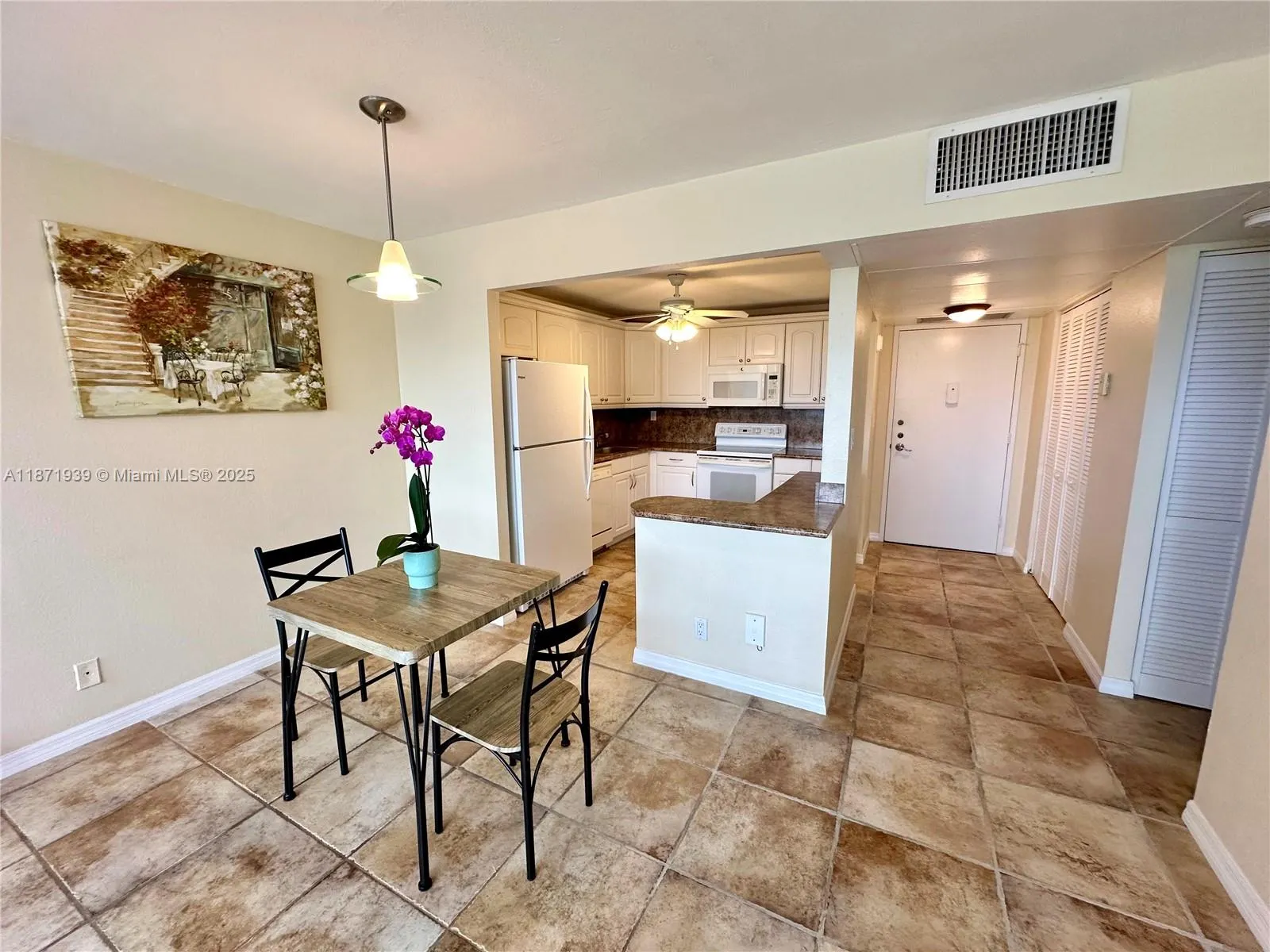 2771 Taft St, #302