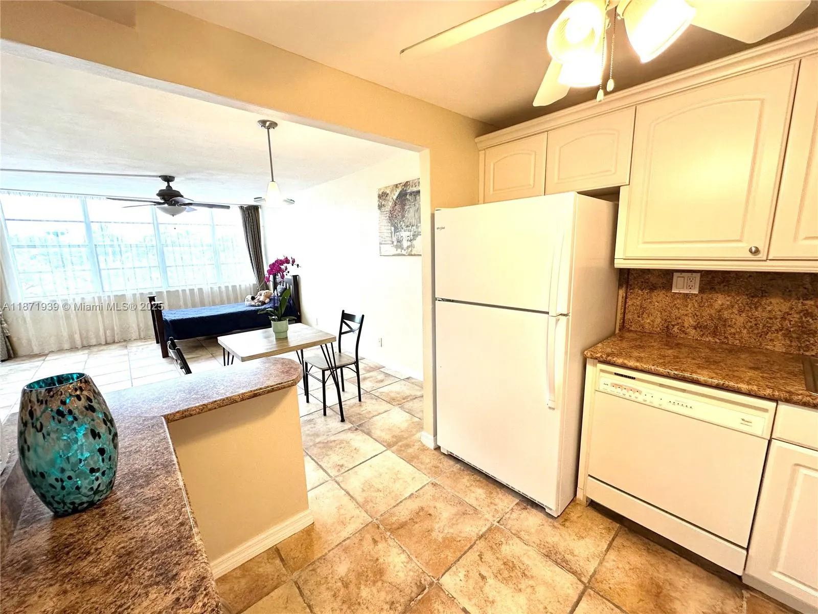 2771 Taft St, #302