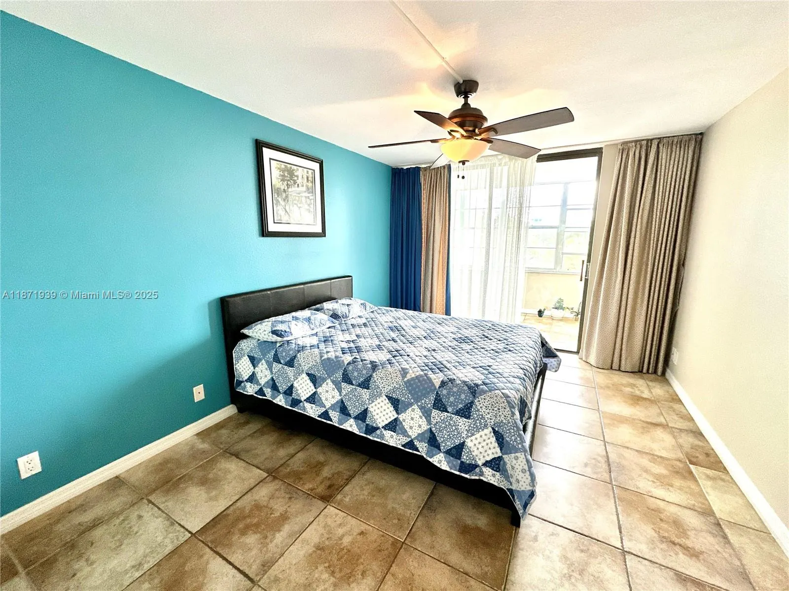 2771 Taft St, #302