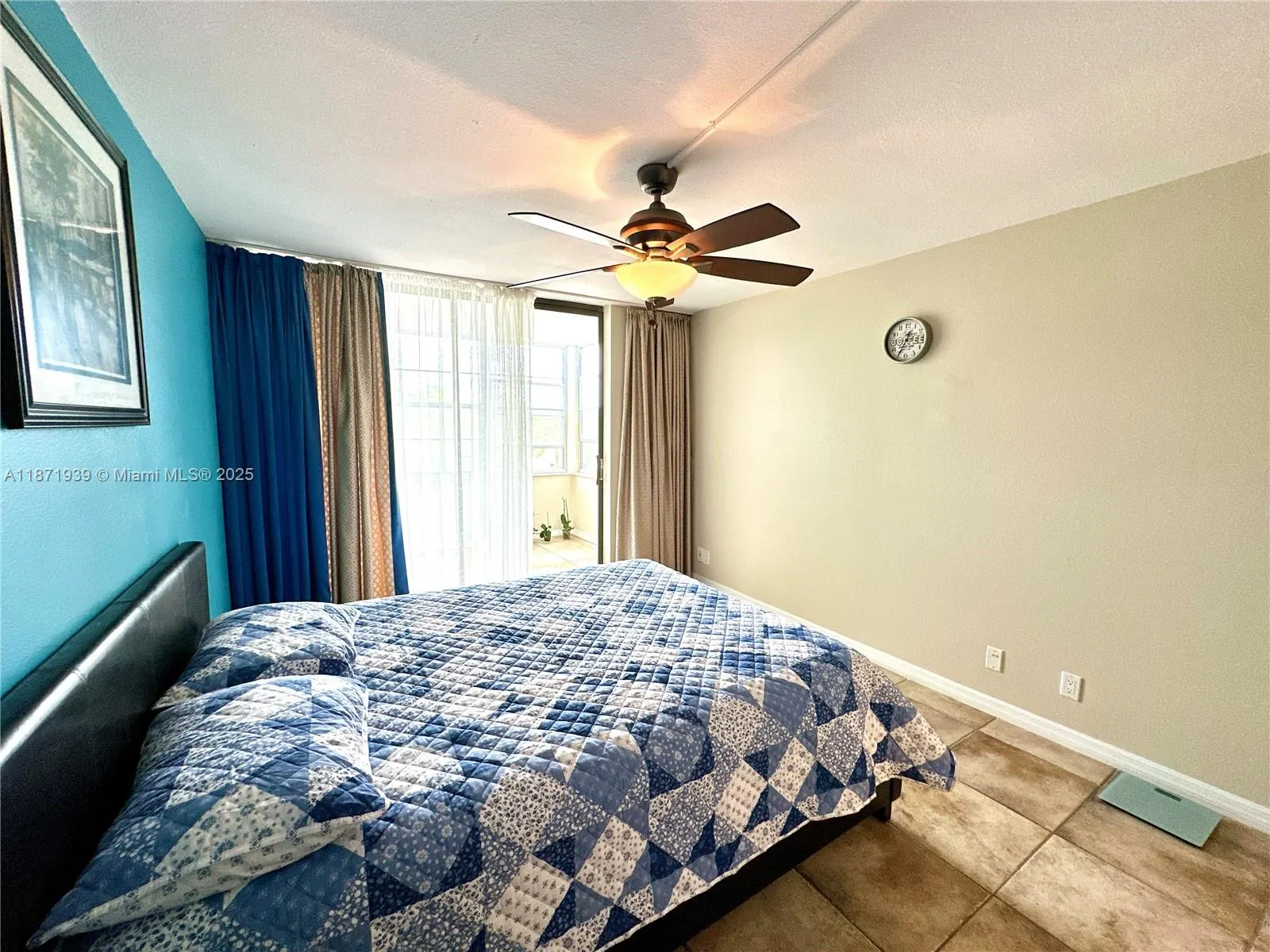 2771 Taft St, #302