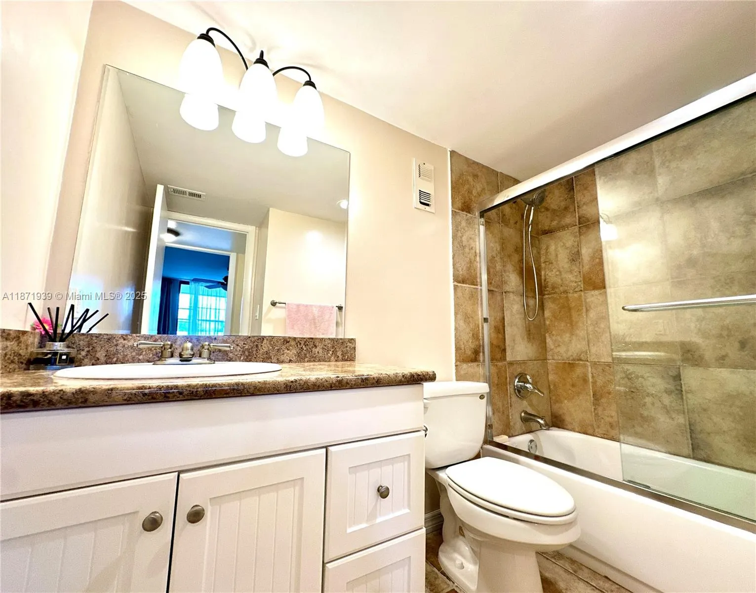 2771 Taft St, #302
