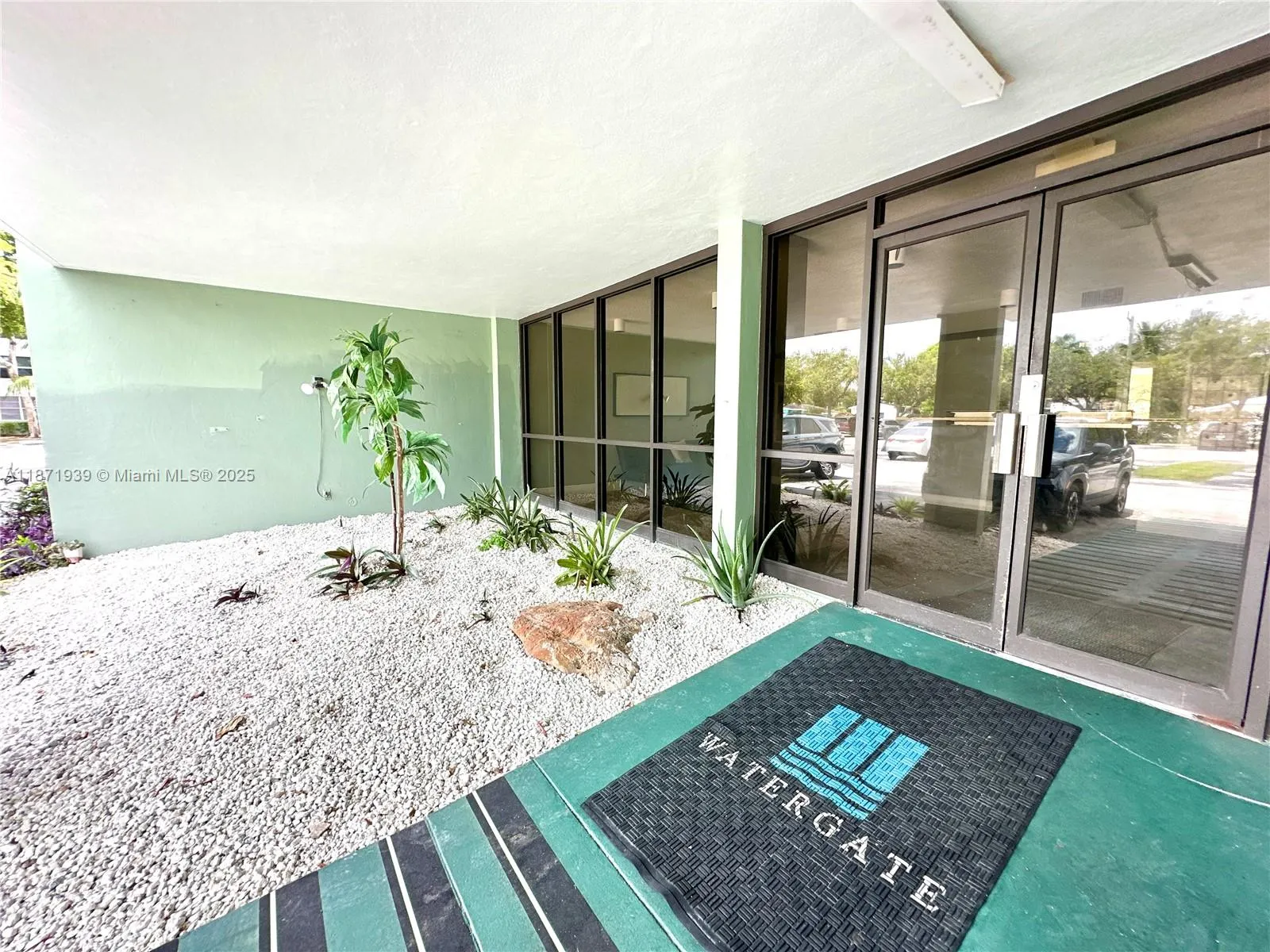 2771 Taft St, #302